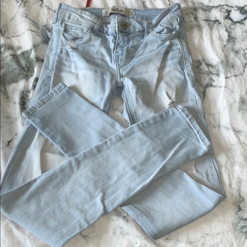 holister light wash skinny jeans
